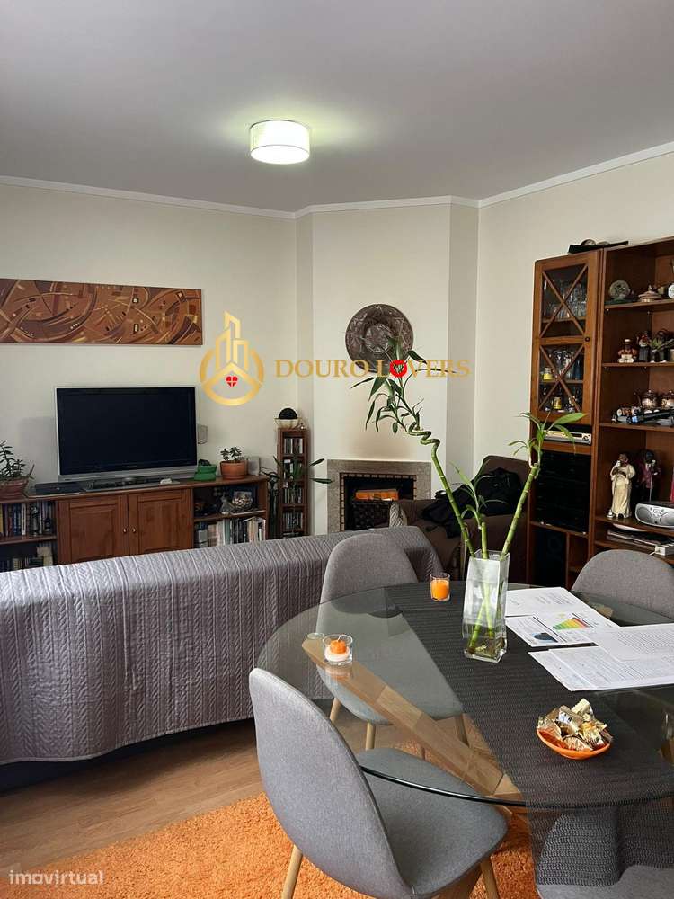 Apartamento T2 em Santa Marinha com Garagem - Grande imagem: 4/33