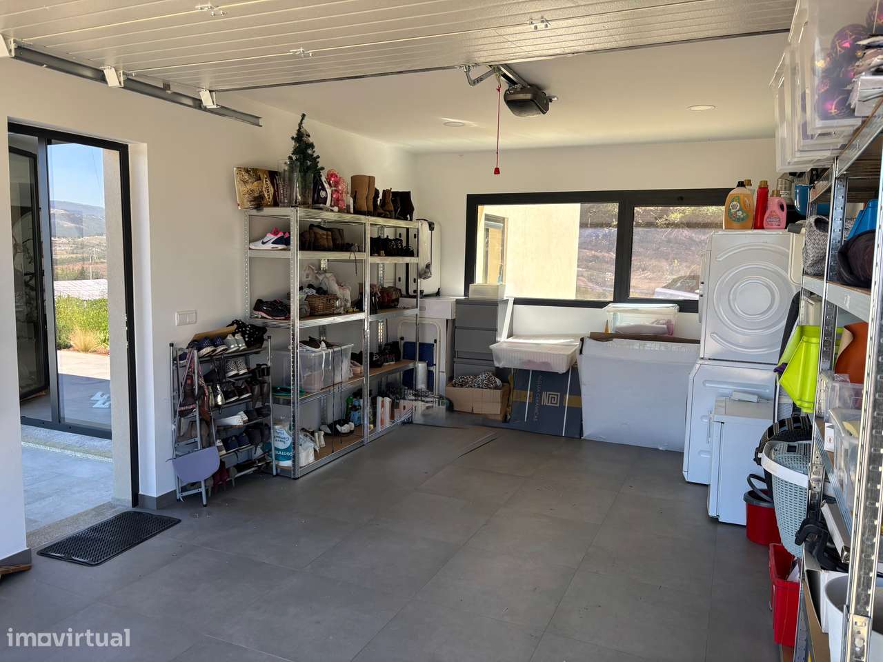 Moradia Moderna e Eficiente com Vista Panorâmica e Privacidade Total - Grande imagem: 5/17