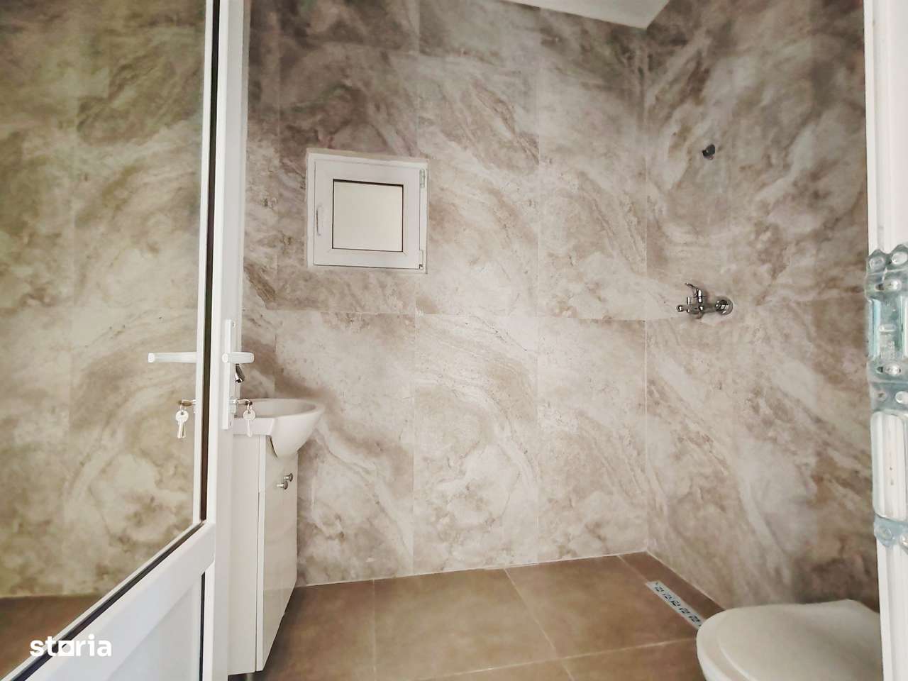 Vindem casa in Navodari-7