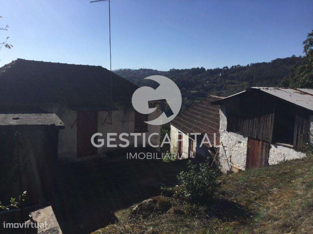 Quinta com vista rio Tâmega e duas moradias para recuperar-7