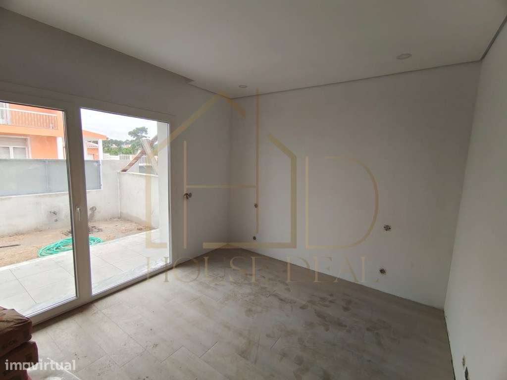 GRANDIOSA Moradia T3+1 com espaço para piscina. Fernão Ferro-6