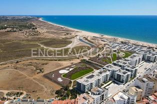 Apartamento T2 de luxo a estrear, com vista mar e a 50 metros da praia