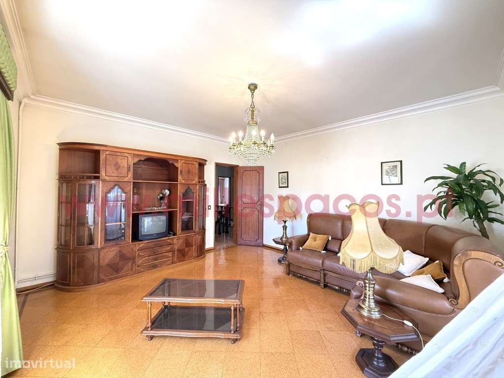 Moradia V6 com Garagem Centro da Cidade-35