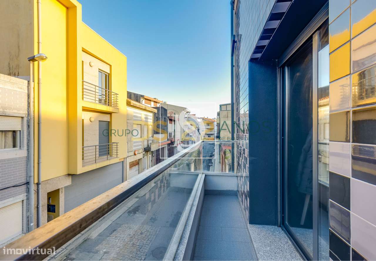 Moradia de construção moderna, situada na 3. ª linha de praia na Póvoa-14