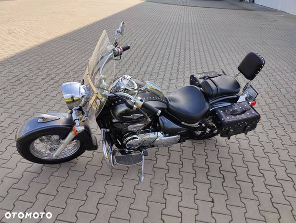 Suzuki Intruder - 17