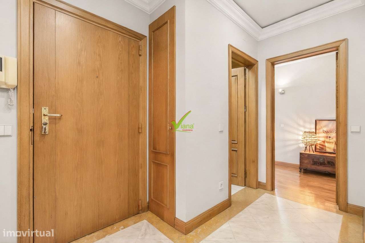 T. 4 com 3 lugares de garagem e arrumos - Centro da cidade da Maia-5