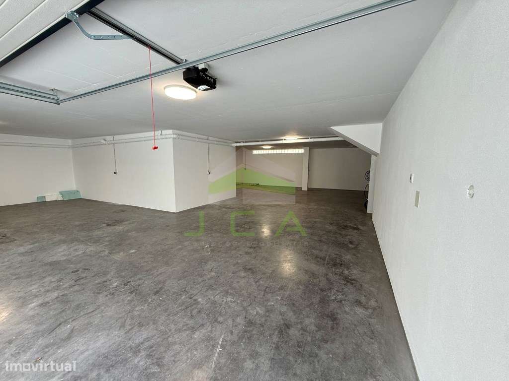 Moradia V3 nova com jardim, na zona dos Pousos-18