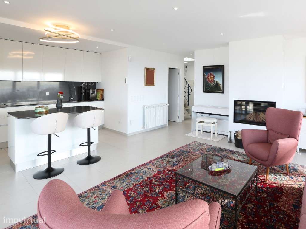 Penthouse T2 com vista panorâmica de mar e terraço privado em condo...-6