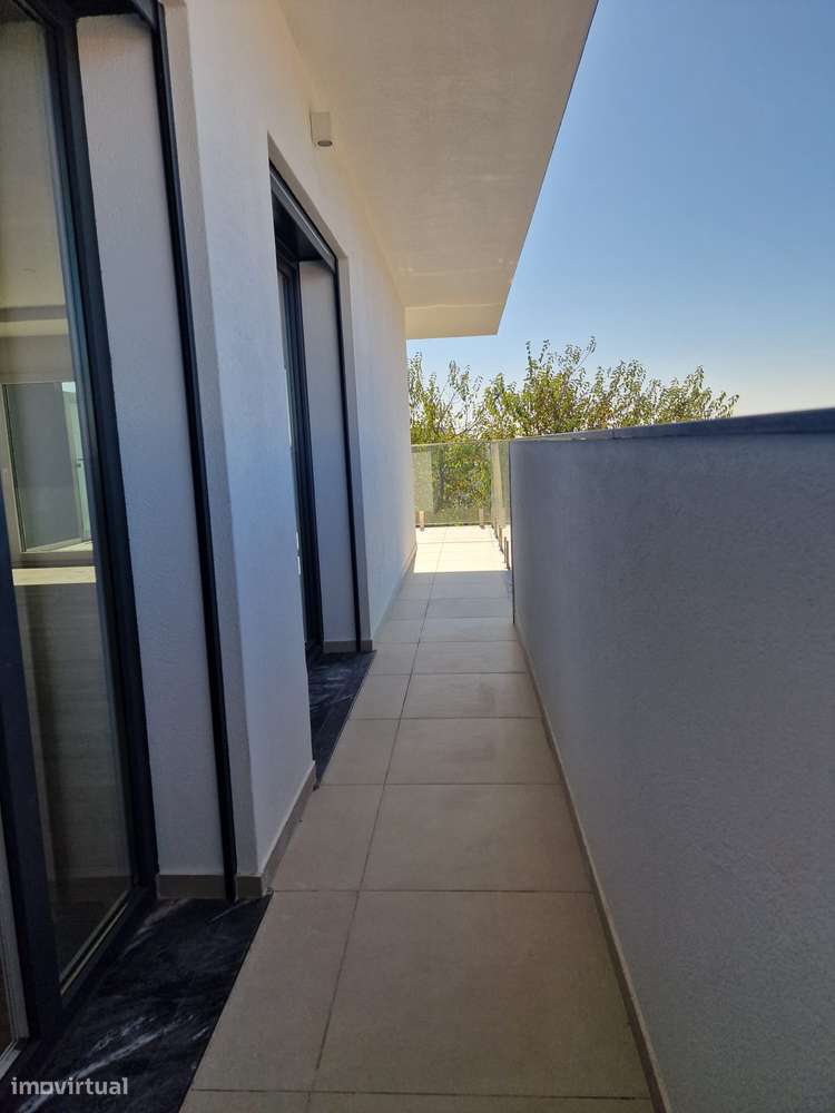 T3 2º Luxo c Estac. Arrecad., Varandas, Vistas jtº Forúm Almada-24