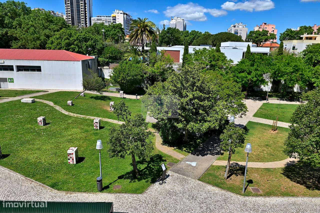 Apartamento T2 | Para remodelação | Alvalade-5