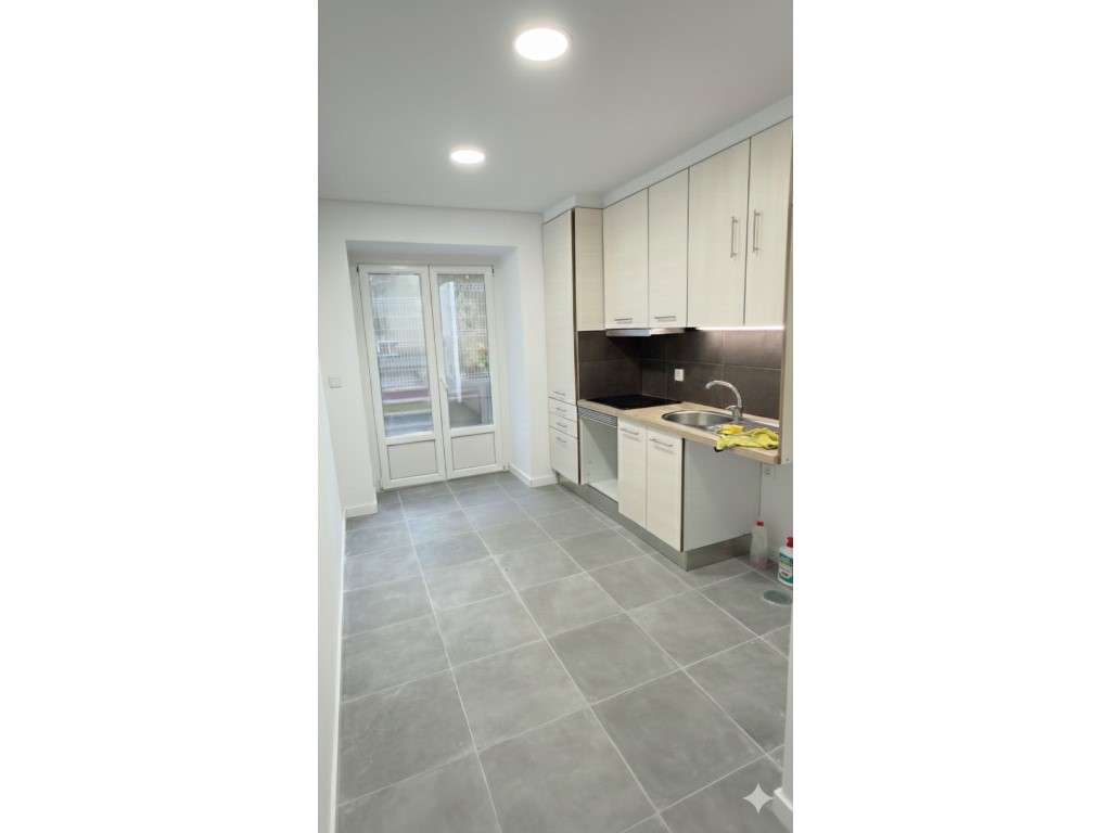 T1+1 semiequipado c/terraço 60m2 em Almada - Grande imagem: 3/14