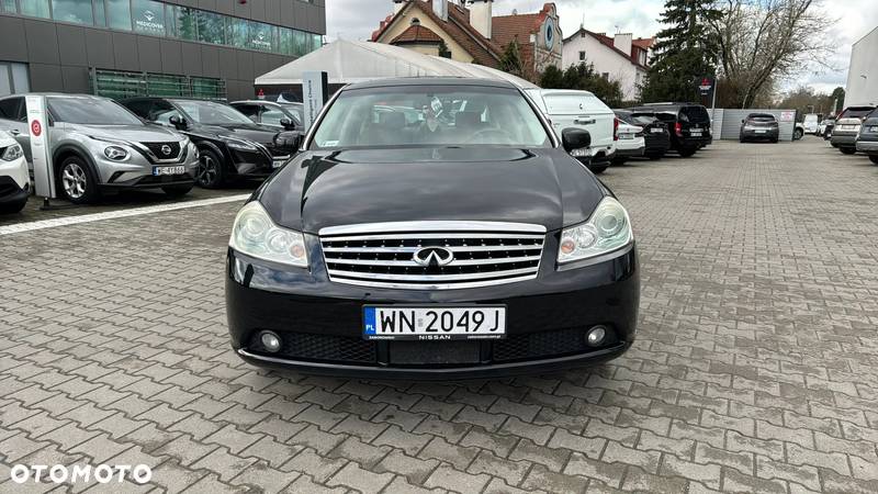 Infiniti M - 8