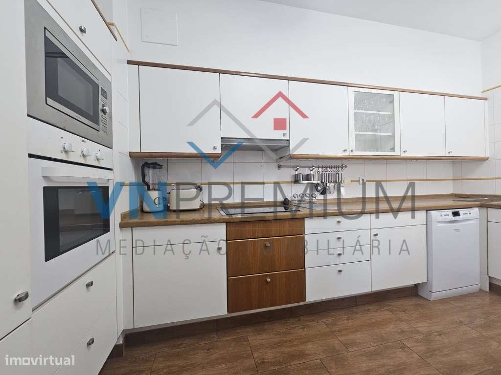 Excelente apartamento T4 em frente ao Casino do Estoril-13