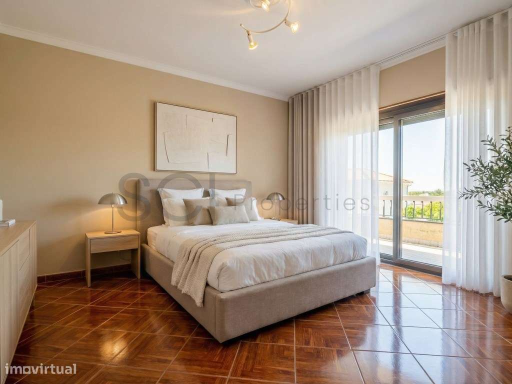 Moradia com áreas generosas e múltiplas divisões | Belverde - Grande imagem: 4/60