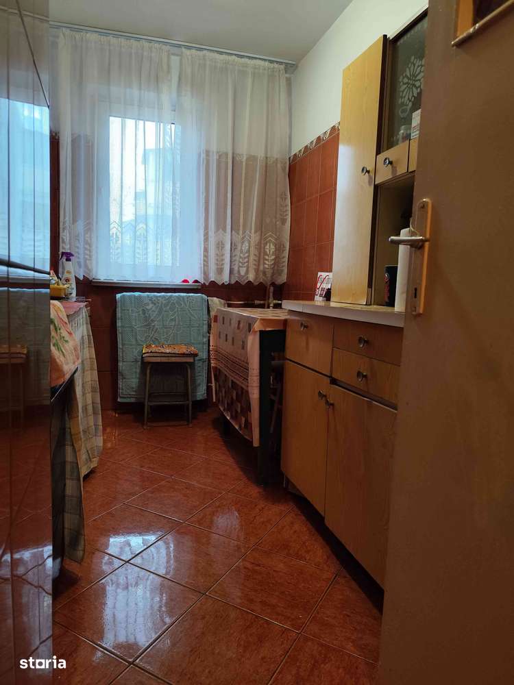 Apartament cu 2 camere, etaj 2/4,  Craiovita. - Imagine principală: 2/6