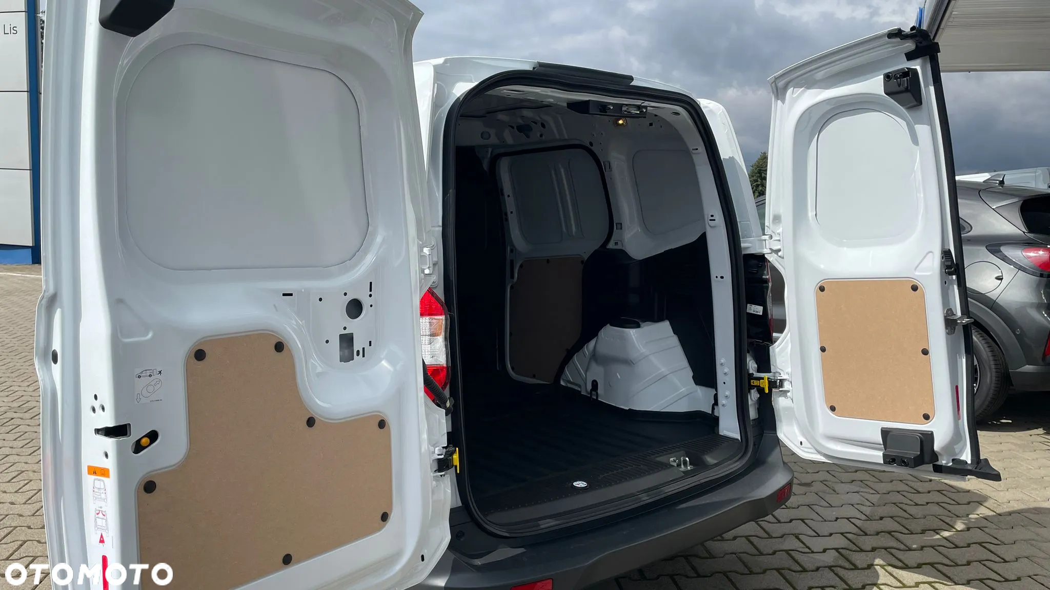 Ford Transit Courier - 20