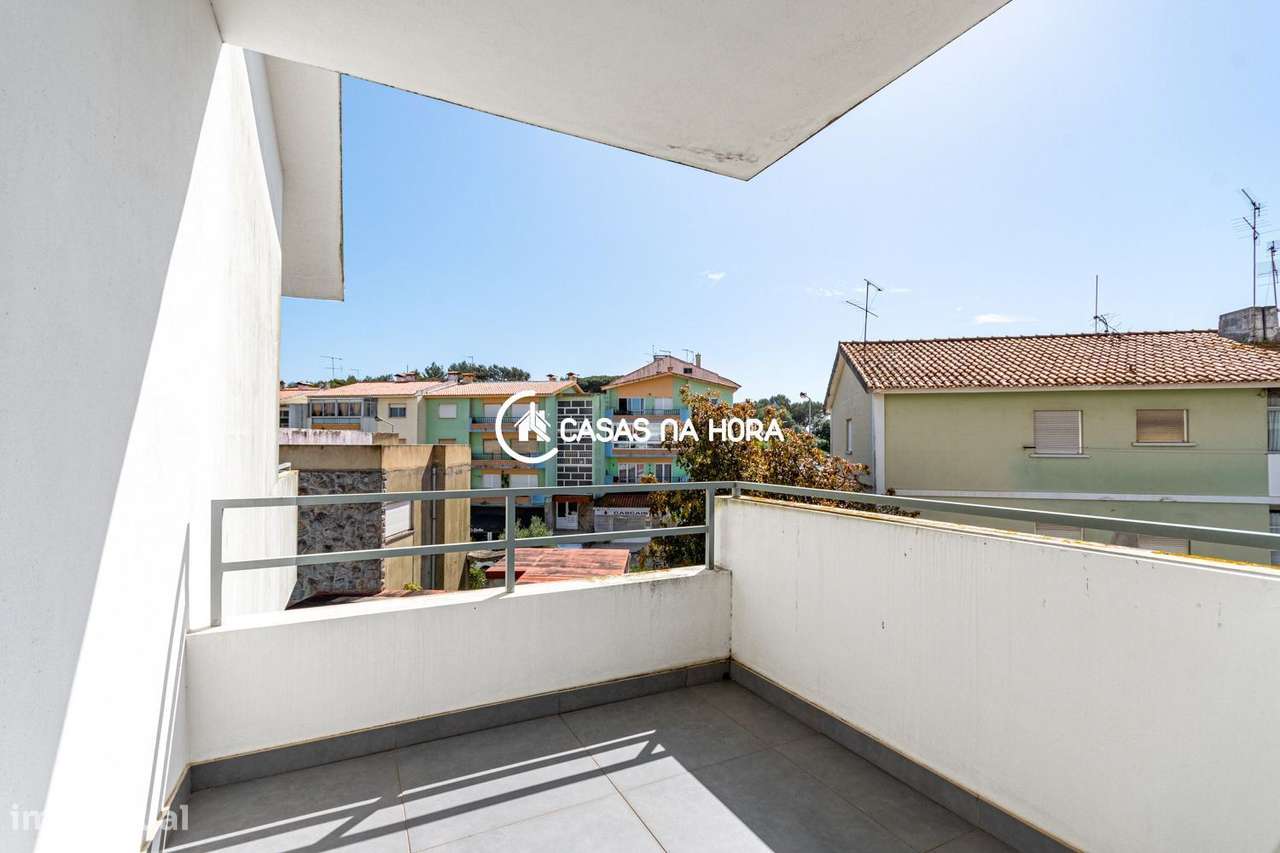 Moradia T3+T1  na Rua João das Regras, junto à Avenida de Sintra.-15