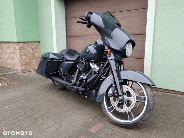 Harley-Davidson Touring Street Glide - 16