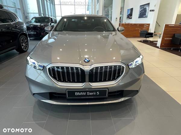 BMW Seria 5 520i mHEV - 4