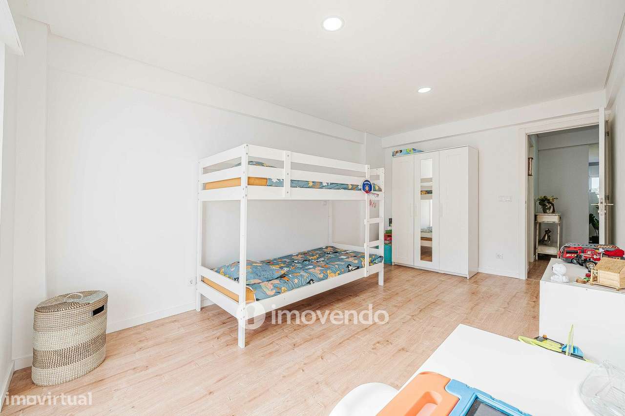 Apartamento T2 totalmente remodelado, com cozinha equipada, em Belas-26