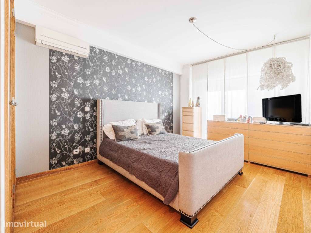 T3 em Telheiras com 155m² | Box para 2 carros | Varanda | Excelente...-7