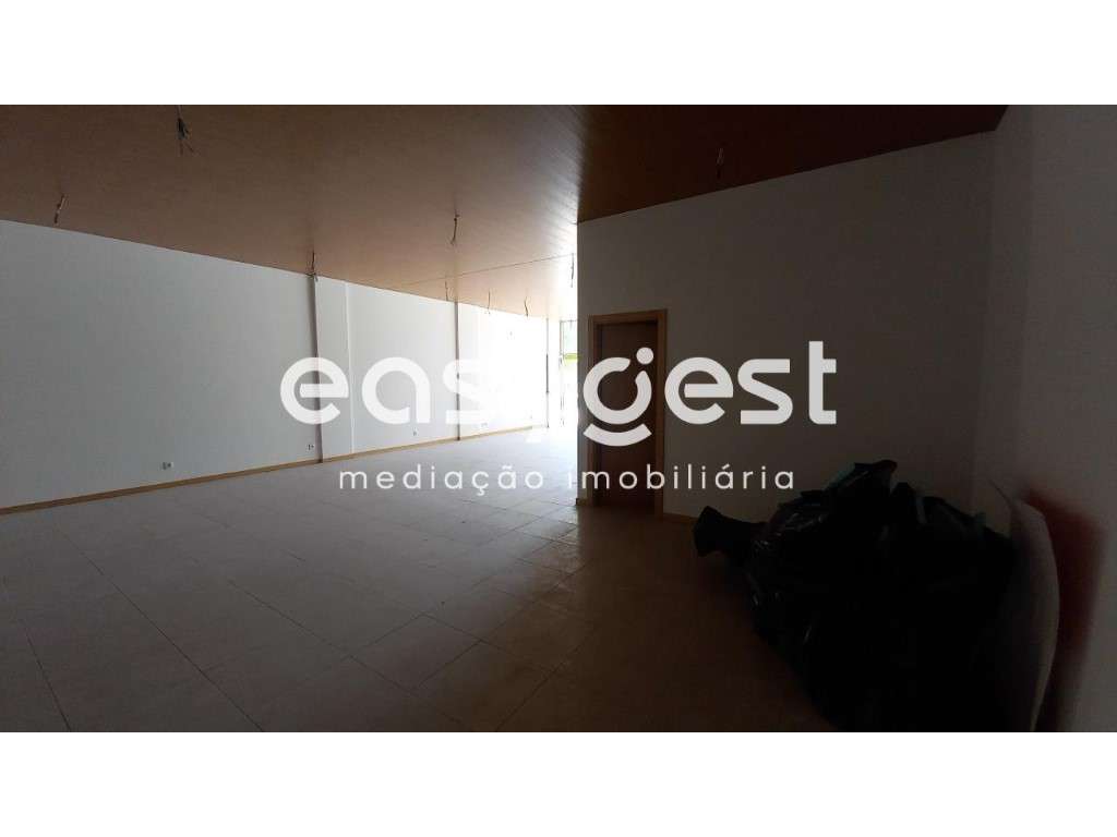Loja com 181 m2 na Av. Europa junto ao Palácio da Justiça, Viseu - Grande imagem: 3/8