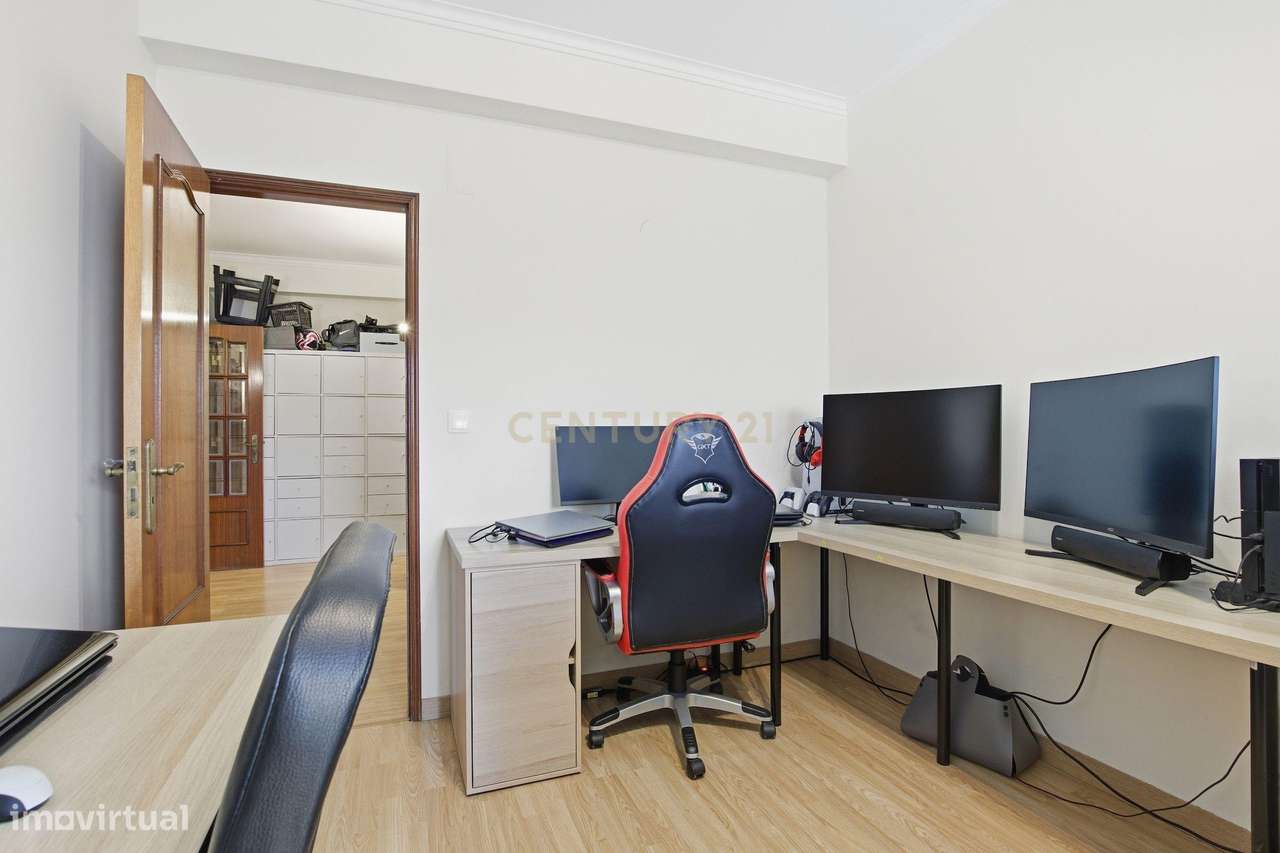 Apartamento T3 à Venda em Casal de Cambra – Excelente Estado de Conser-18