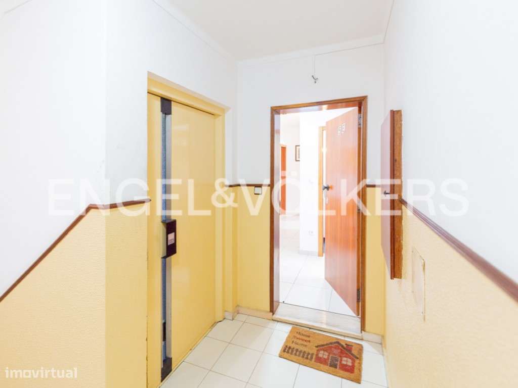 Apartamento no 5º Andar para Arrendar no Centro de Tavira - Grande imagem: 2/18