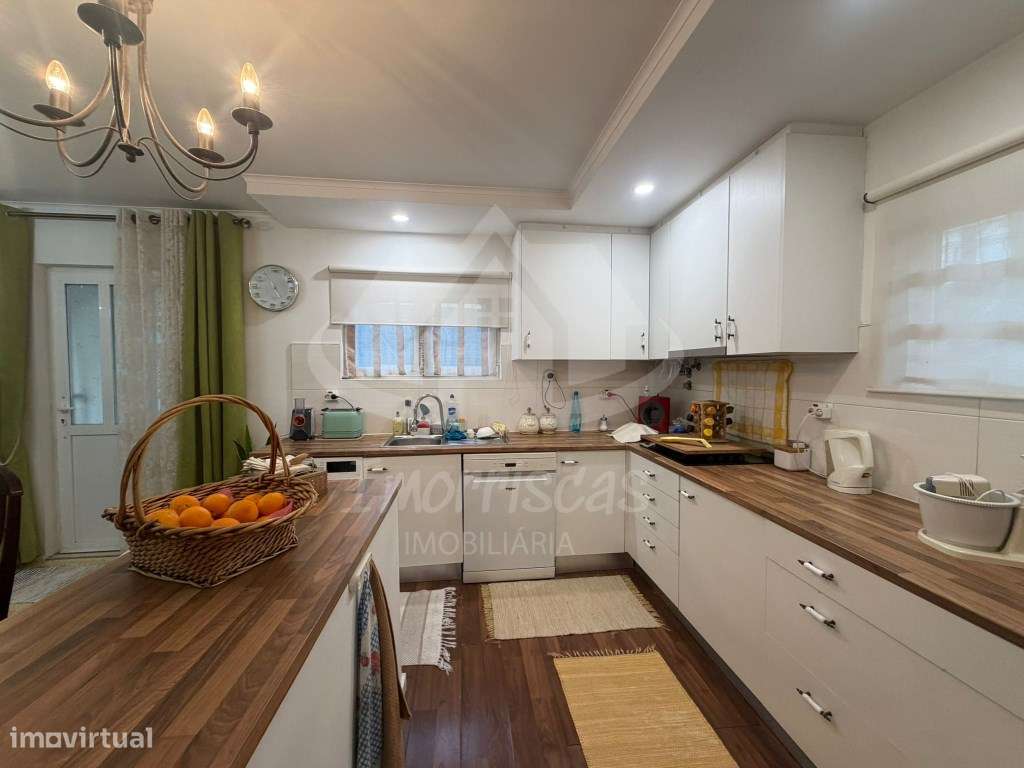 Moradia de 2 pisos com terraço, anexo e garagem em Caneças - Grande imagem: 5/48