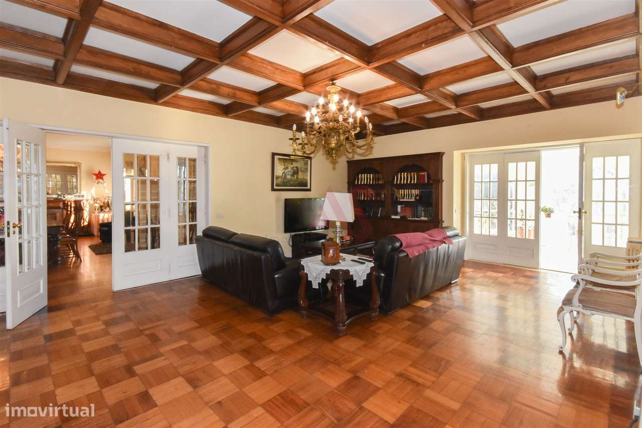 Quinta T4 com 4.600 m2, com 3 Pisos, Piscina, Jardins, um Salão de Eve - Grande imagem: 4/18