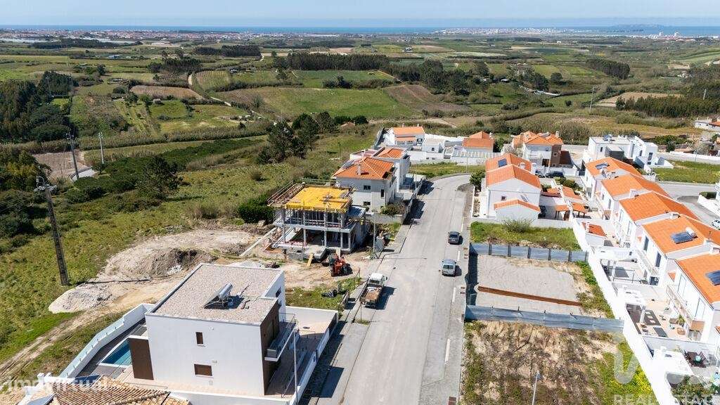 Casa / Villa T4 em Atouguia da Baleia de 251,00 m2 - Grande imagem: 2/28