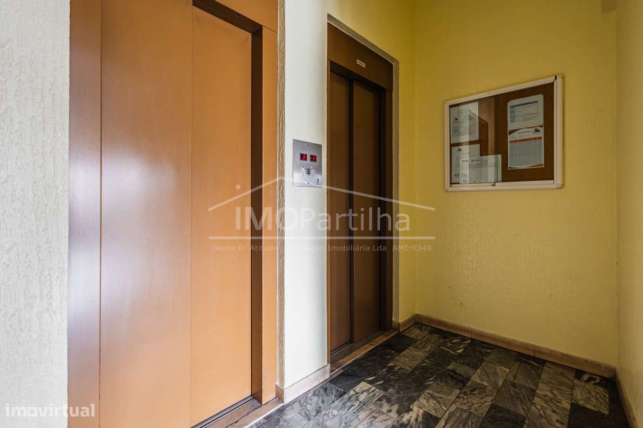 Apartamento T2 C/ Parqueamento Queluz-18