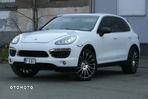 Porsche Cayenne - 1