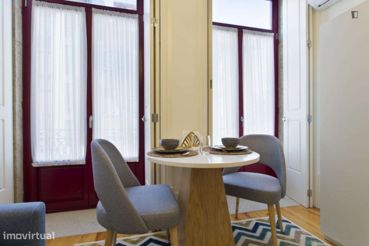 Estúdio - localizado em Santo Ildefonso Porto - Grande imagem: 2/9