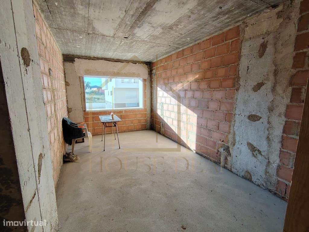 MAGNÍFICO Apartamento T3 com Parqueamento e Arrecadação. Montijo-10