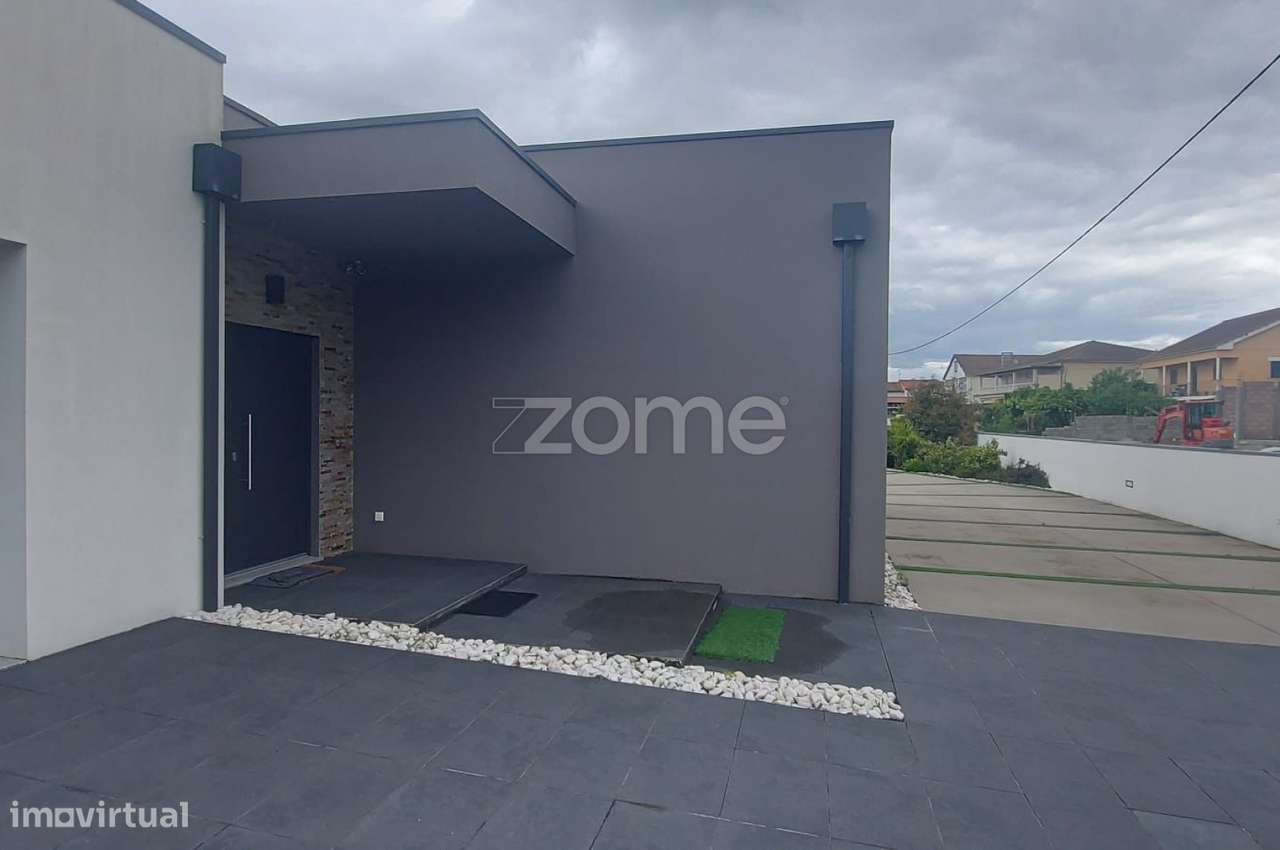 Moradia Térrea V3 com Piscina, Garagem e Terreno de 1.990 m² – Bust...-3