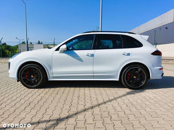 Porsche Cayenne Turbo - 2