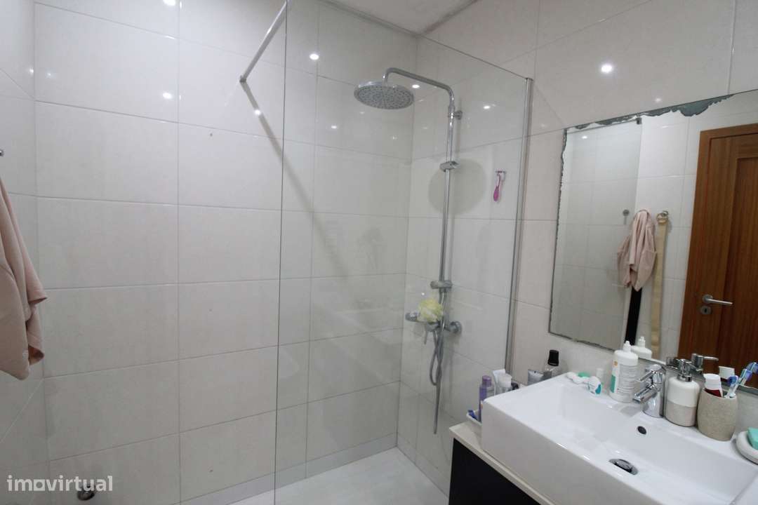 Apartamento T3 em São João de Ver com garagem fechada 3 viaturas-25