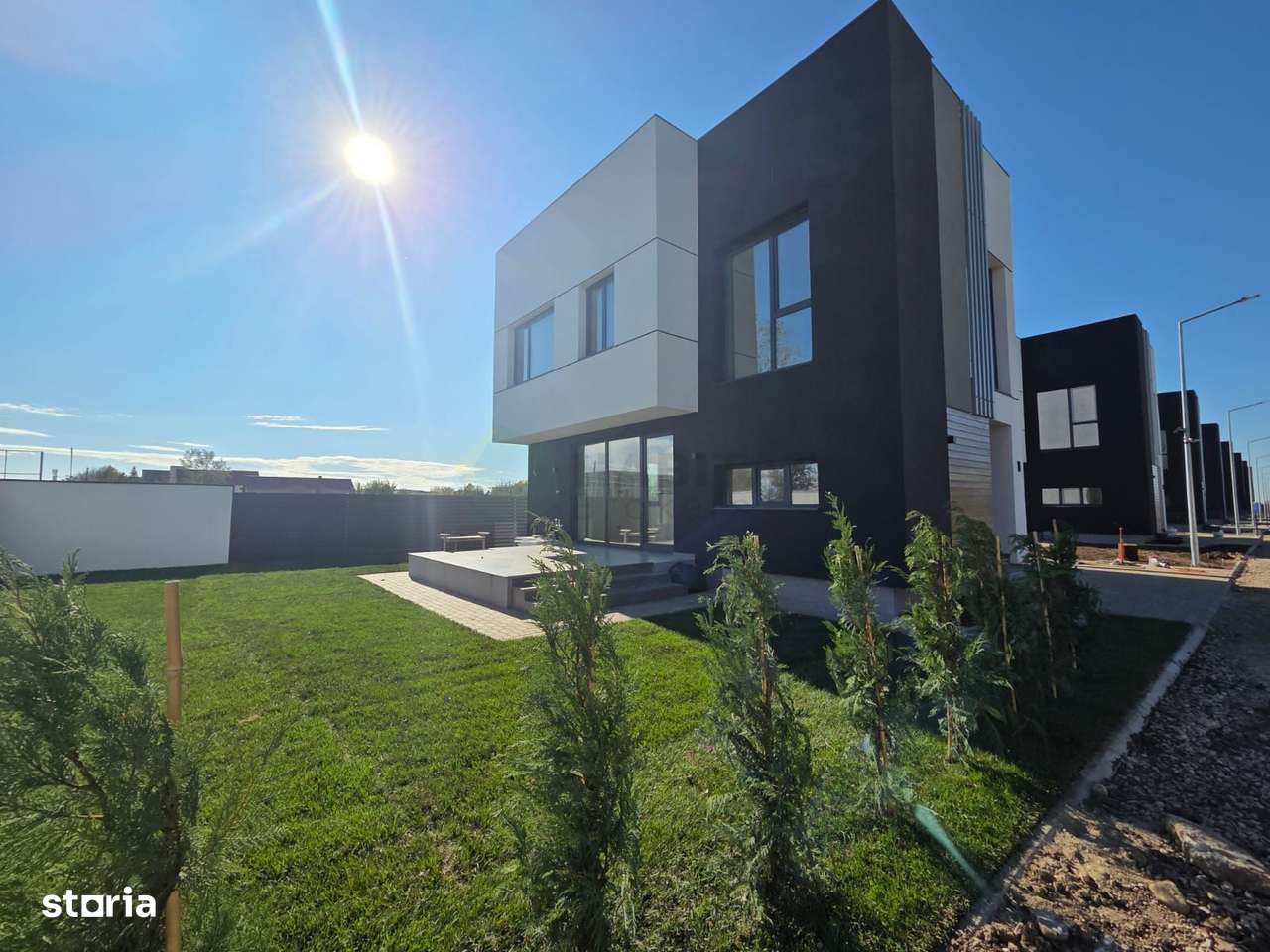 Casa Smart Tunari/ Panouri fotovoltaice/ Ventiloconvector/ Pompa caldu - Imagine principală: 2/20