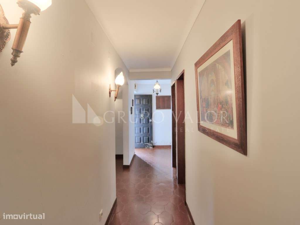 Moradia Isolada T4+2 com Garagem em Mem Martins-34