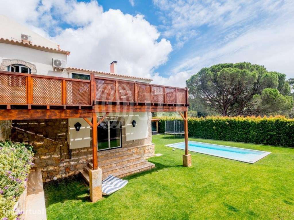Moradia T6 com jardim e piscina no Estoril em Cascais-1