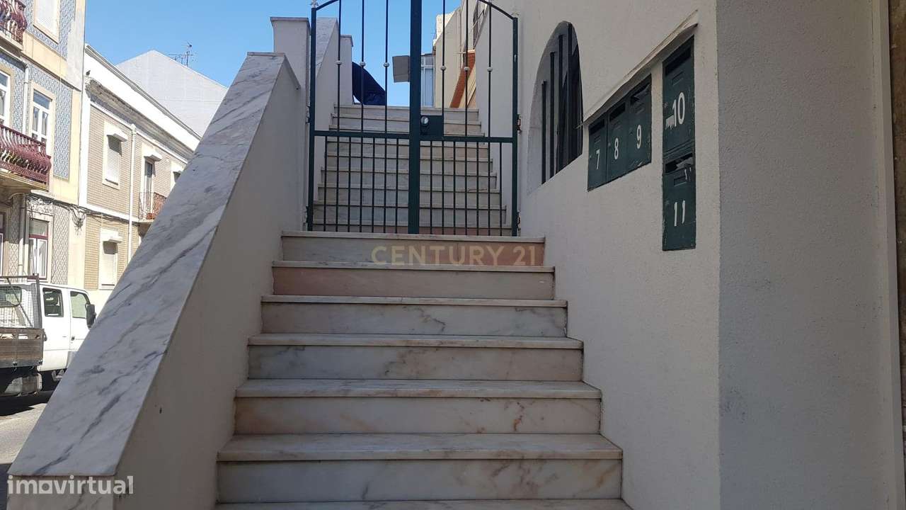 Moradia T2 á Graça Remodelada com Logradouro - Grande imagem: 3/12