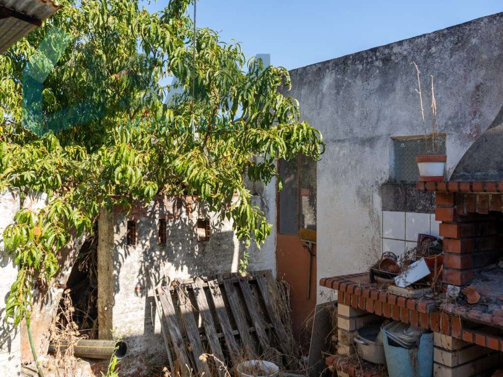 Moradia Térrea para Restauro | Terreno de malha urbana com 9.004 m²-31