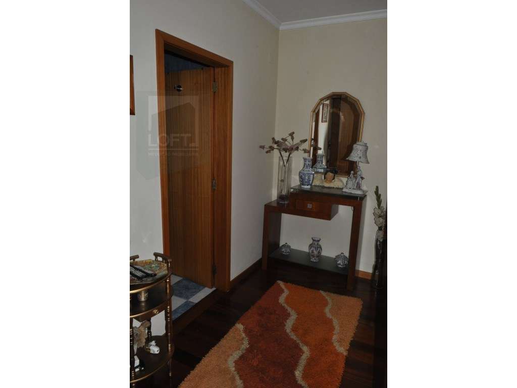 Moradia V4 em Candoso S.Santiago e Mascotelos-11