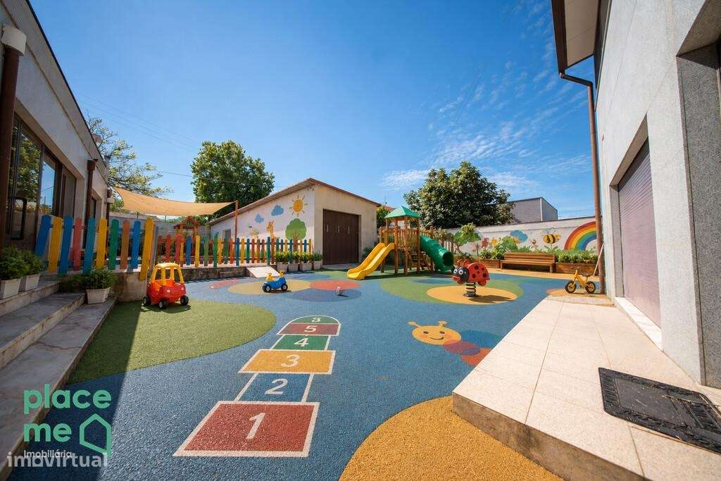 Moradia Individual com mais de 900m2 em Palmeira, Braga-58