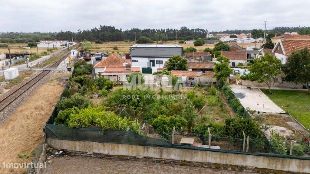 Moradia térrea T3 com anexos e terreno no Campo/Caldas da Rainha-35