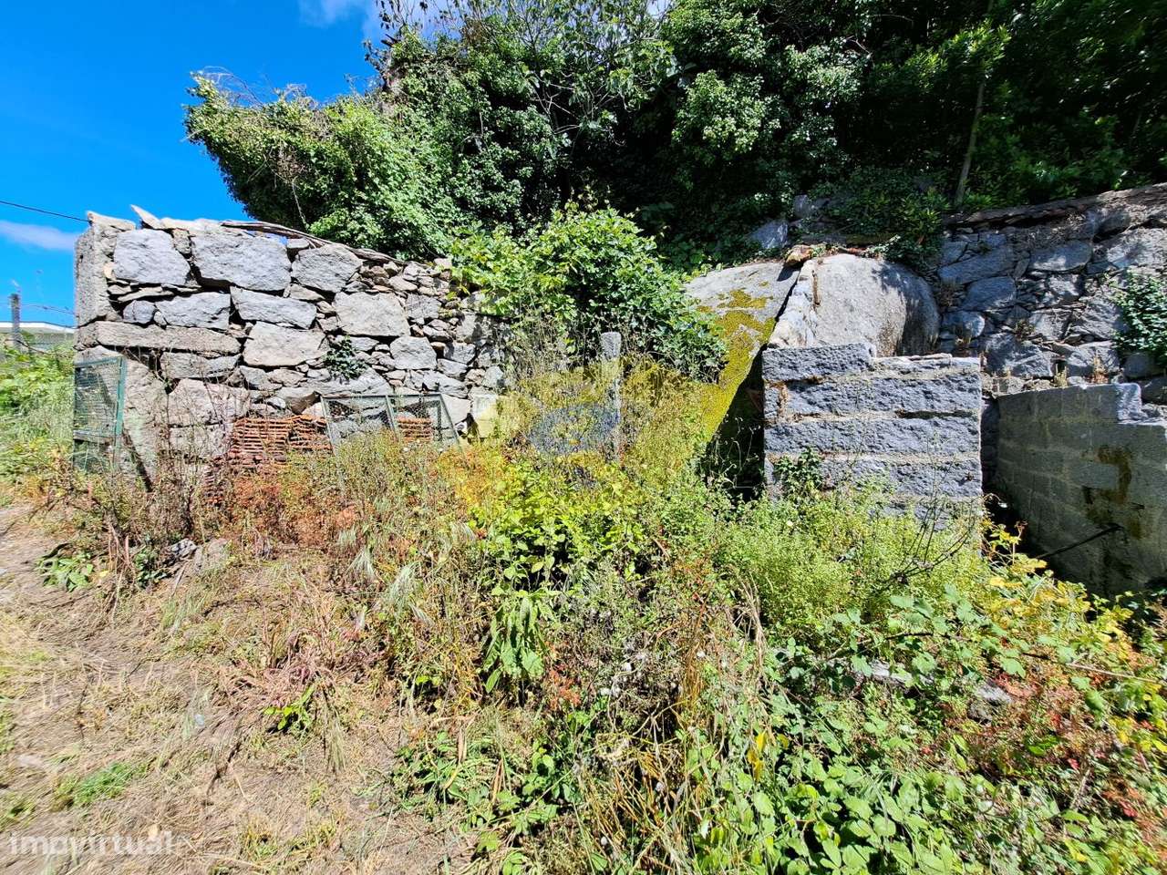 Moradia, alpendre PARA RESTAURO e terreno em Refontoura - Felgueiras-17