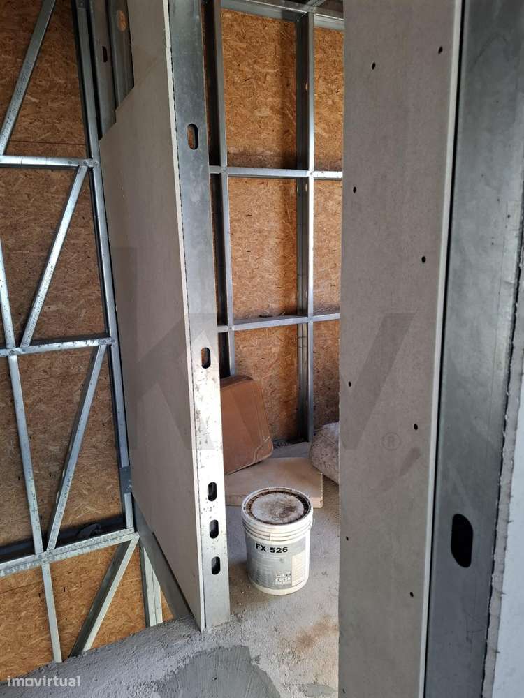 Lote de terreno com projecto de construção em curso | Moradia T3 isola-19