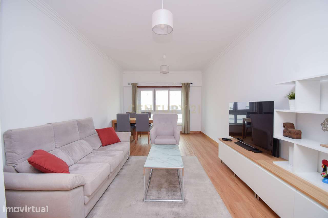 T2 Remodelado como Novo | Elevador | Arrecadação | Varanda Fechada | L - Grande imagem: 4/23