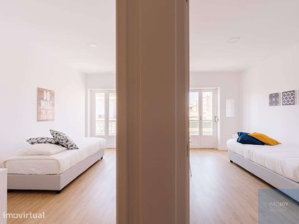 Apartamento T4 com Varanda no Último Piso em Alvalade Junto ao Camp...-17